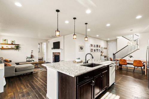 4820 Versailles St, Denver CO  80015-6801 exterior