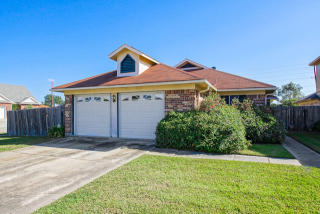 3901 Red Cypress Dr, Harvey, LA 70058-5816