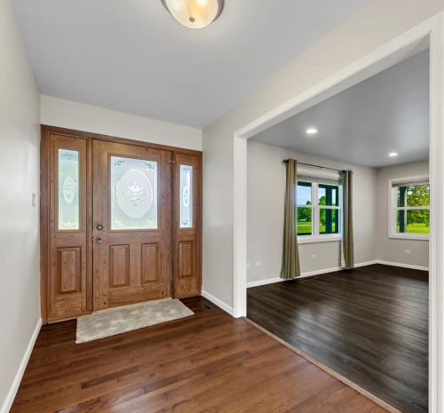 11589 Lakewood St, Crown Point, IN 46307-9092