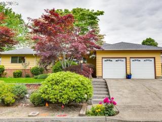 5721 Jessup St, Portland, OR 97218-2473