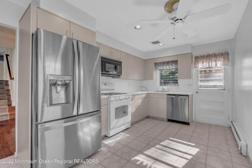 4 Judith Ct, Tinton Falls NJ  07712-4136 exterior