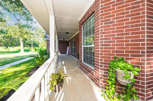 1016 Chateau Wood Pkwy Dr, Conroe TX  77385-9771 exterior