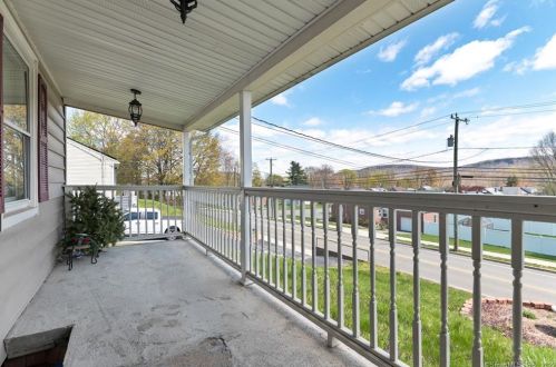 242 Gravel St, Meriden CT  06450-4612 exterior