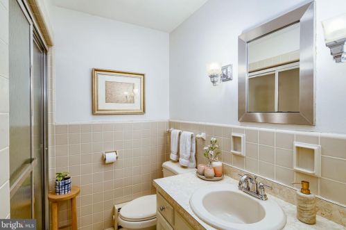 1023 Washington Ave, Tavistock NJ 08033-3605 exterior