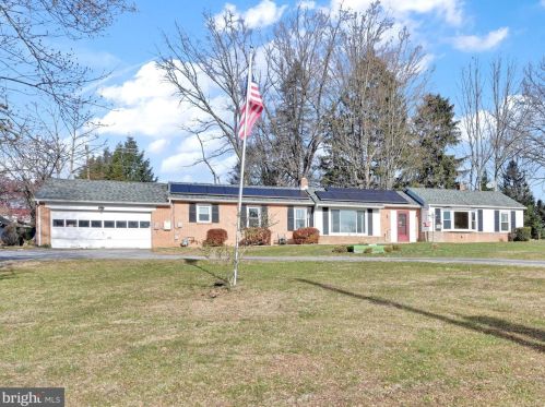 27 Maple Rd, York, PA 17403-4907