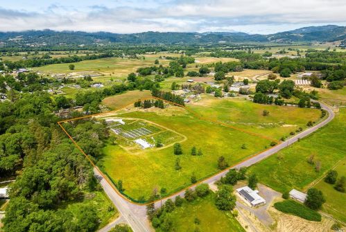 2250 Valley Rd, Willits, CA 95490-7781