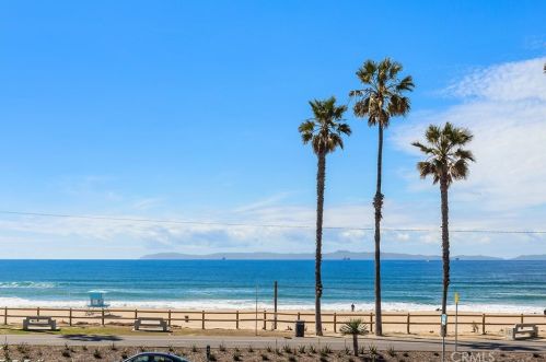 1610 Pacific Coast Hwy, Huntington Beach CA  92648-4434 exterior