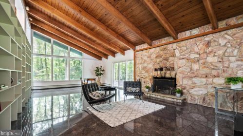 69 Bayberry Rd, Princeton NJ  08540-7418 exterior