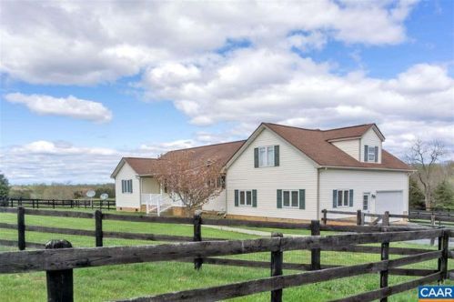 39 Little Pond Ln, Bybee, VA 22963-5169