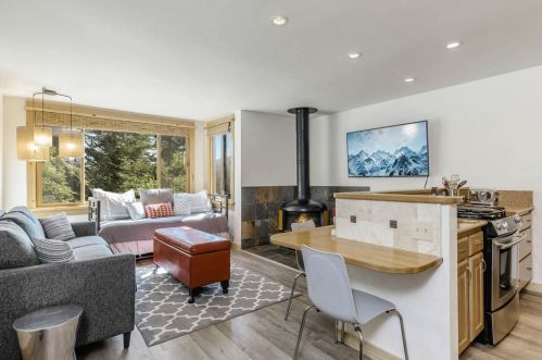 4067 Coyote Frk, Truckee, CA 96161-4304