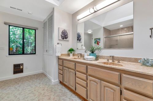 1888 Farndon Ave, Los Altos CA 94024-6948 exterior