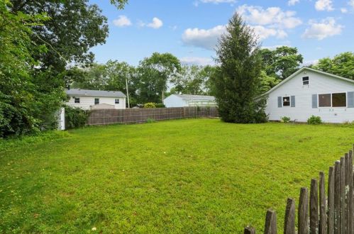 17 Kenwood St, Warwick, RI 02889-3229