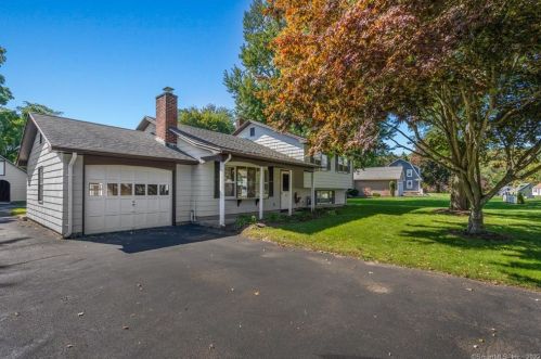 61 Pond Hill Rd, Wallingford, CT 06492-4808