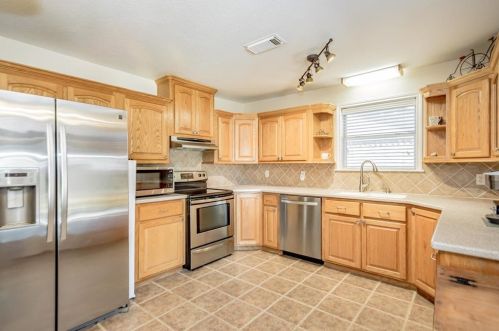 244 Bastrop St, Angleton TX 77515-4106 exterior