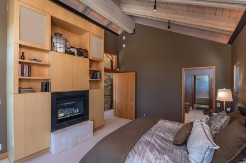 1721 Grouse Rdg, Truckee CA  96161-4033 exterior