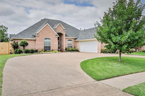 8128 Lost Maple Dr, Fort Worth, TX 76182-8428