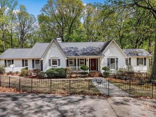 4706 Creek Wood Dr, Gainesville, GA 30507-8870