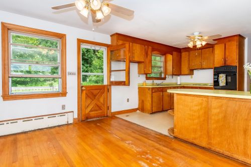 126 Dover Point Rd, Dover, NH 03820-4631