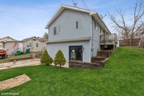 42289 Elm St, Antioch, IL 60002-7322