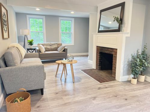 81 Dover Rd, Lee, NH 03824-3319