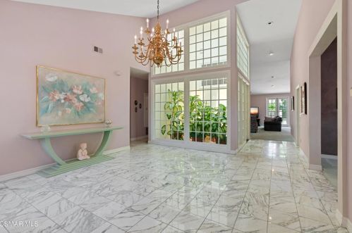 29315 Laro Dr, Calabasas, CA 91301-1681