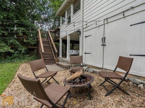 2859 Elliott Cir, Atlanta GA  30305-2726 exterior