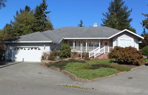 1785 Camellia Dr, Mckinleyville, CA 95519-4093