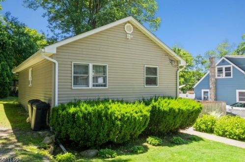 305 End Ave, Hopatcong, NJ 07843-1219