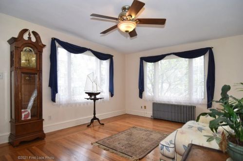 108 Sunbury St, Providence, RI 02908-1539