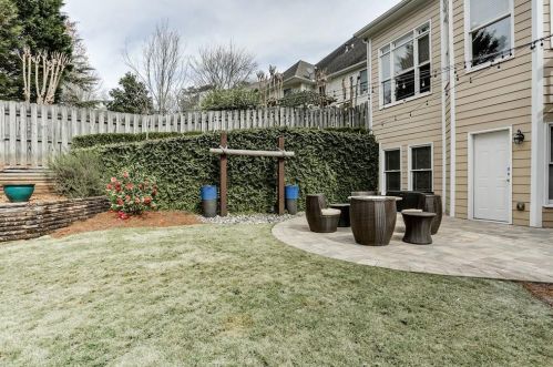 2556 Brookline Cir, Atlanta GA  30319-3693 exterior