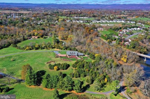 112 Shyrock Ln, Edinburg, VA 22824-3644