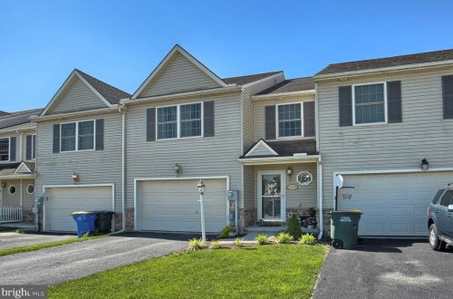 2039 Shaffer Cir, York, PA 17315-4758