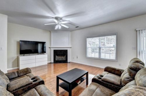 357 Creek Manor Way, Suwanee GA  30024-6565 exterior