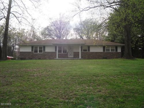 3111 Hotze Rd, Salem, IL 62881-6611
