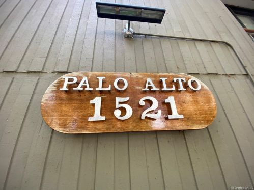 1521 Punahou St, Honolulu HI  96822-4671 exterior