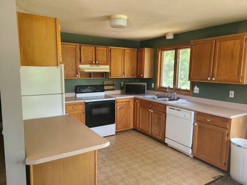 211 Temple Rd, Wilton, NH 03086-5621