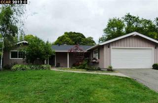 18 Hammond Pl, Moraga, CA 94556-1812