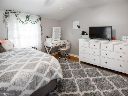 8408 Chippewa Rd, Philadelphia PA 19128-1206 exterior