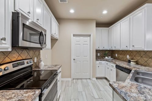 3622 Boxwood Dr, Garland TX 75040-8798 exterior