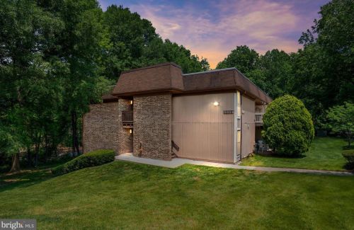 5814 Royal Ridge Dr, Springfield, VA 22152-1015