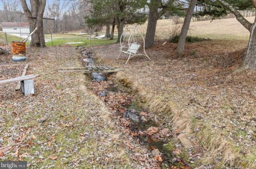 48 Calvin Unger Ln, Berkeley Springs WV 25411-5181 exterior