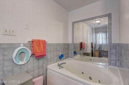 16 Pennsylvania Ave, Lavallette NJ 08735-2437 exterior