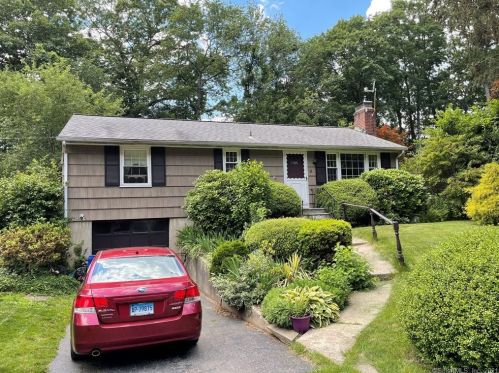 11 Cobblers Ln, Norwalk, CT 06851-1012