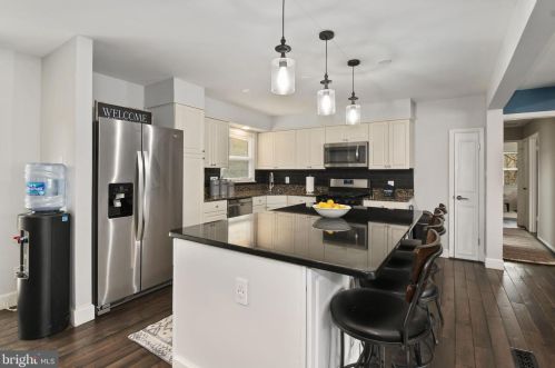 6717 Holford Ln, Springfield VA  22152-2935 exterior