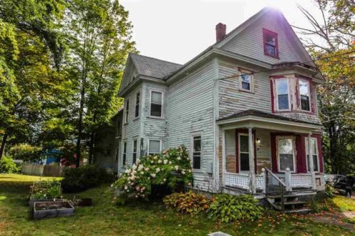 32 Hall Ave, Henniker, NH 03242-3348