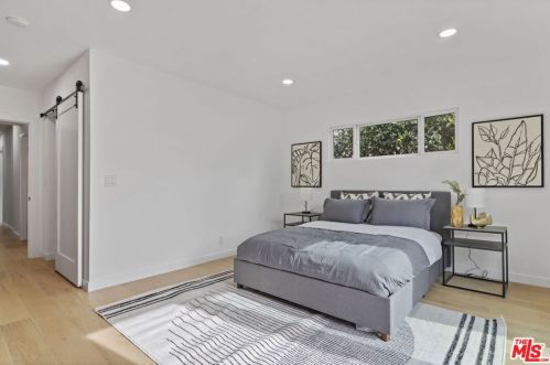 13934 Peach Grove St, Van Nuys CA  91423-1939 exterior