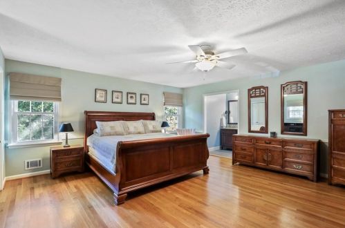 535 Bridgewater Dr, Atlanta GA  30328-2814 exterior