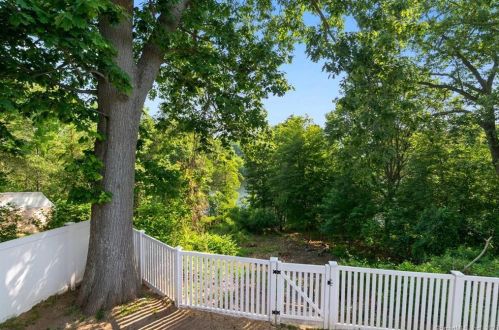 160 River Rd, Huntington CT  06484-4444 exterior