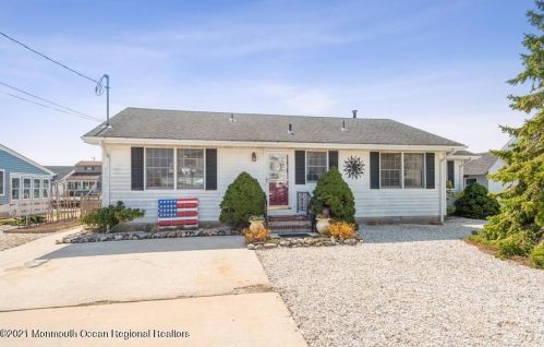 830 Bowline Dr, Lacey, NJ 08731-3006