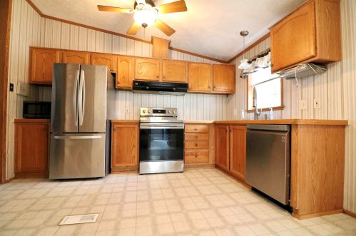 6 Marilyn Dr, Allenstown, NH 03275-2217